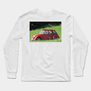 2CV duck red in the grass Long Sleeve T-Shirt